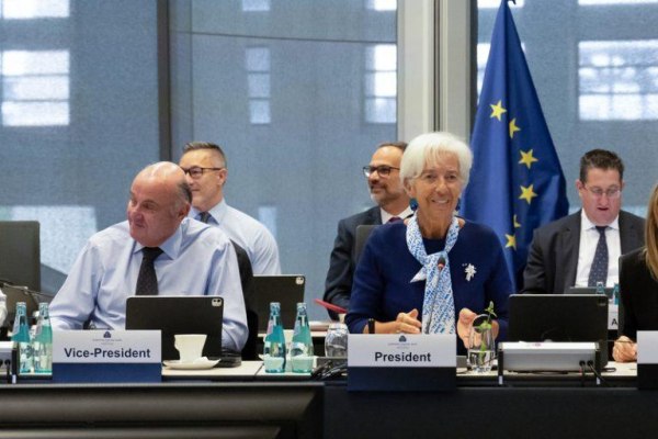 ΕΚΤ: Πάτησε «φρένο» στις μειώσεις των επιτοκίων