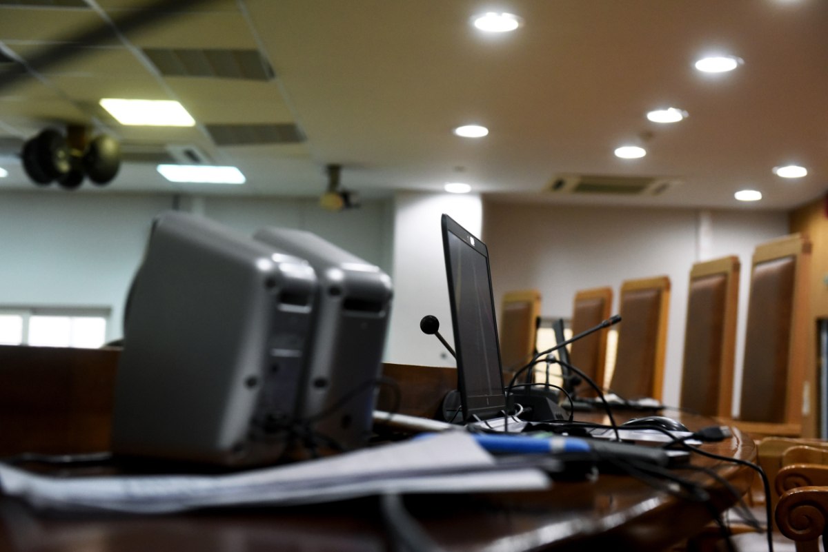 Ελεγκτικό Συνέδριο: «Κίτρινες κάρτες» σε δημόσιες συμβάσεις – Περιπτώσεις που «βγάζουν μάτι» 