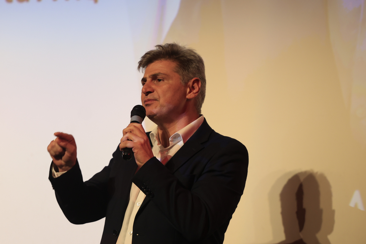 Πρόταση Φαραντούρη να δημοσιοποιηθούν όλα τα ονόματα των δικαιούχων του ΟΠΕΚΕΠΕ