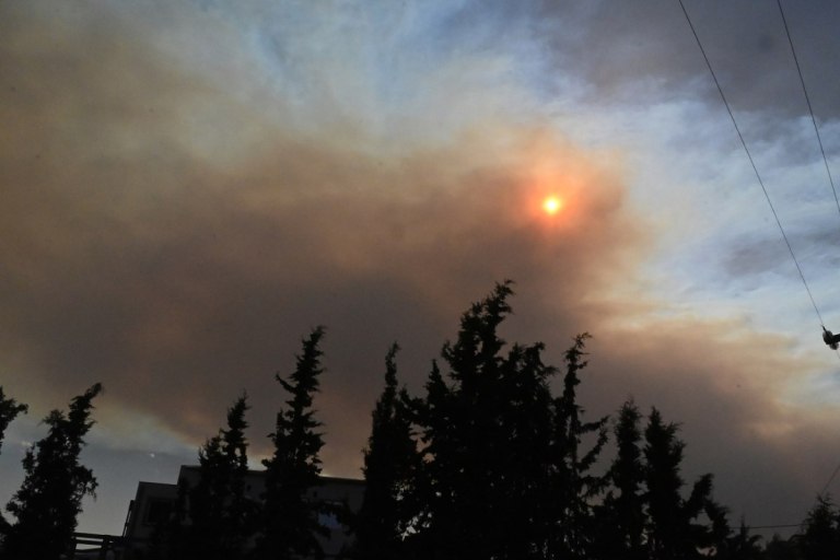 Κόρινθος: Αναζωπυρώθηκε η φωτιά στον Φενεό