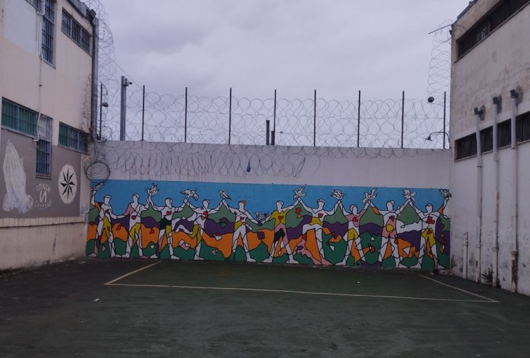 Το νέο έτος θα βρει φοιτητές πέντε νεαρούς κρατούμενους από τις φυλακές Αυλώνα