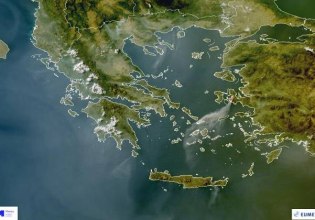 Καπνοί πάνω από τη χώρα – Δορυφορική εικόνα από τις φωτιές στην Ελλάδα