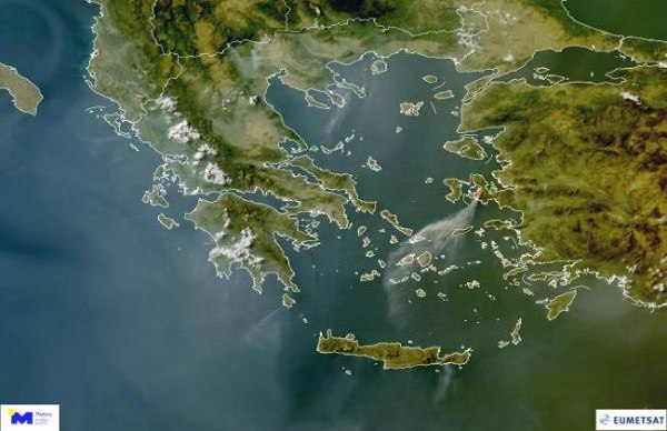 Καπνοί πάνω από τη χώρα – Δορυφορική εικόνα από τις φωτιές στην Ελλάδα