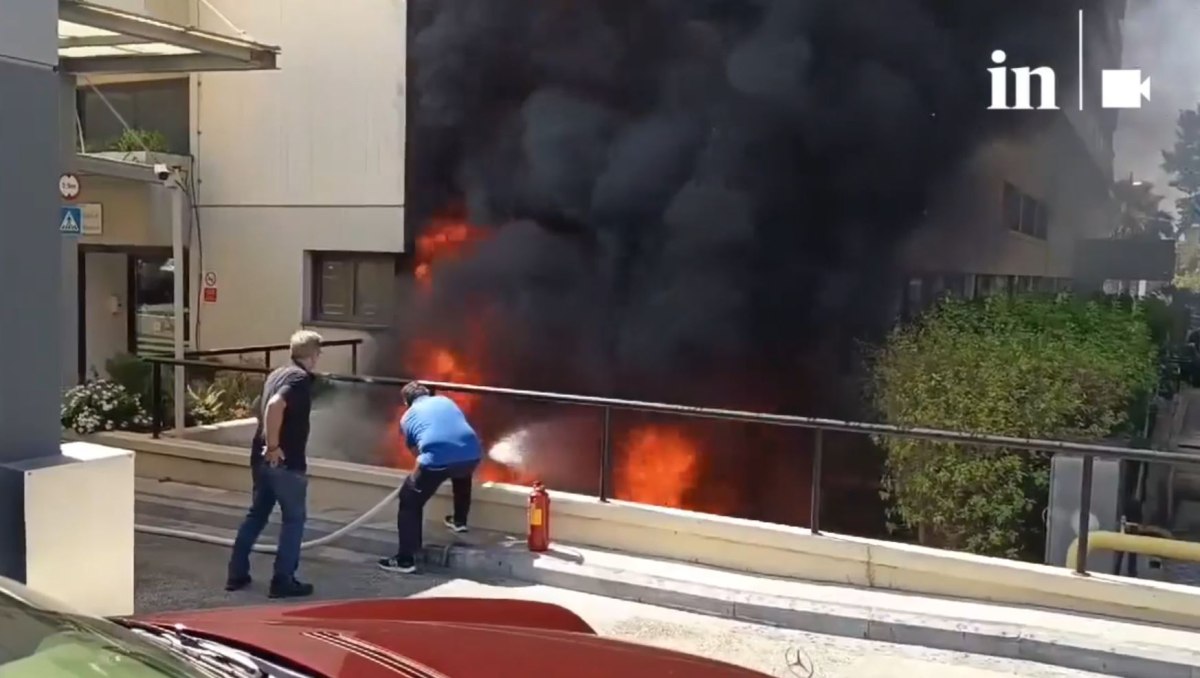 «Γρήγορα καιγόμαστε» – Βίντεο ντοκουμέντα από τις πρώτες στιγμές της μεγάλης φωτιάς στο Metropolitan