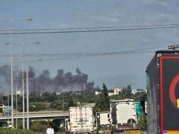 Φωτιά σε βιομηχανική εγκατάσταση στη Σίνδο – Ήχησε το 112