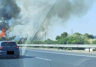 Κορωπί: Φωτιά σε παράδρομο της Αττικής Οδού – Επιχειρούν εναέρια
