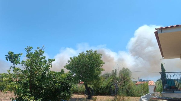 Σε ύφεση η φωτιά στον Μαραθώνα – Είχε σταλεί μήνυμα του 112