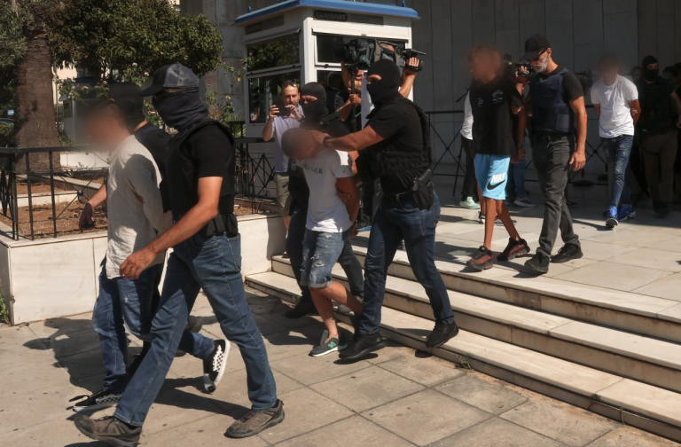 Δολοφονία στην Αγία Παρασκευή: Προθεσμία να απολογηθούν τη Δευτέρα πήραν οι πέντε κατηγορούμενοι