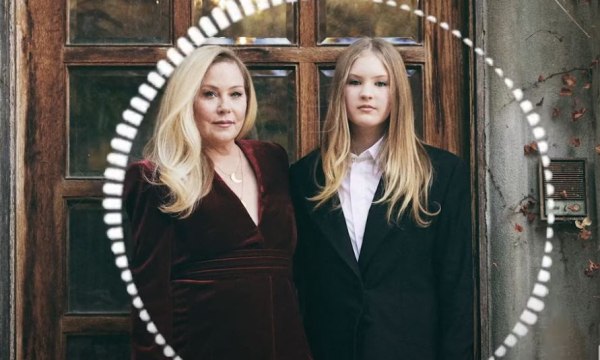 Η Κριστίνα Άπλγκεϊτ δακρύζει για την κόρη της – «Της λείπει η μητέρα της πριν τη σκλήρυνση κατά πλάκας»