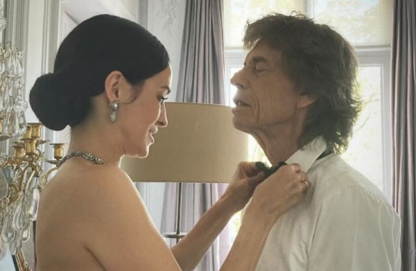 Η σύντροφος του Μικ Τζάγκερ γιορτάζει τα 82α γενέθλια του ρόκερ με μια φωτογραφία του 8χρονου γιου τους