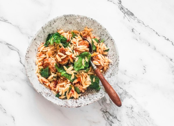 Συνταγή: Γιουβέτσι με κεφτεδάκια