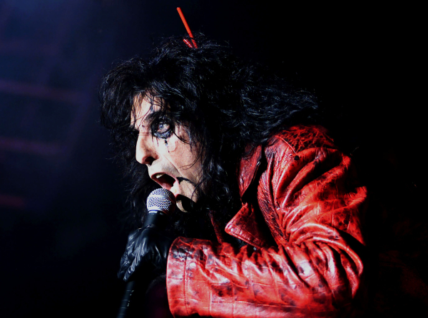 Το όνομα, ο αστικός μύθος και η αλήθεια: Έτσι «γεννήθηκε» ο Άλις Κούπερ