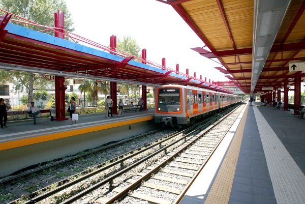 Ηλεκτρικός: Λιποθύμησε από τη ζέστη οδηγός συρμού – «Χωρίς κλιματισμό οι καμπίνες» καταγγέλλουν οι εργαζόμενοι