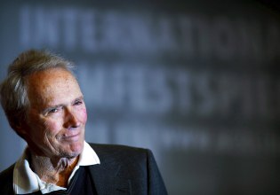 «Θα κάνω ό,τι με ευχαριστεί»: Οι γάμοι, οι σχέσεις και η άπιστη πλευρά του Κλιντ Ίστγουντ