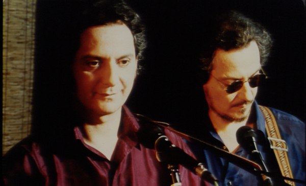 Άι της αγάπης μαχαιριά: Οι αδερφοί Κατσιμίχα, η ποίηση της Λένας Παππά και μια «διαβολική» σύμπτωση