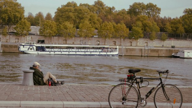 Διακοπές στο Παρίσι – Με… βουτιές στον Σηκουάνα πρώτη φορά μετά από έναν αιώνα