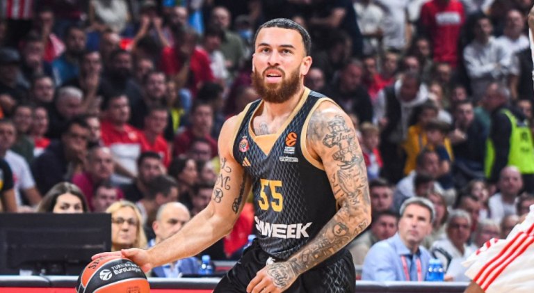 Ο Μάικ Τζέιμς κοινοποίησε την πρόθεσή του να επιστρέψει στην ACB