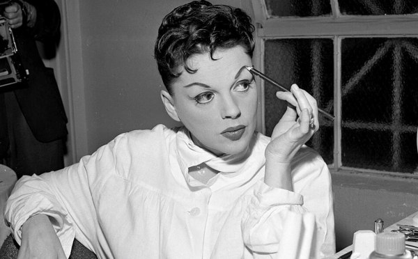 Οι δύο ταφές της Τζούντι Γκάρλαντ – Το μυστήριο του θανάτου της χολιγουντιανής σταρ