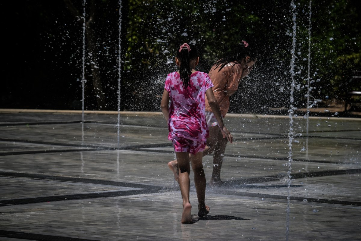 Καιρός: Ξεπέρασε τους 42 °C η θερμοκρασία – Οι περιοχές που ο υδράργυρος χτύπησε «κόκκινο»