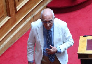 Βουλή: Ασφυκτικές πιέσεις στον Κακλαμάνη να αρθεί στο ύψος των περιστάσεων