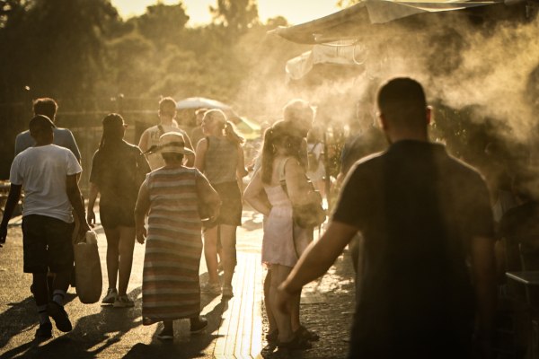 Καύσωνας: Έως και τους 44 βαθμούς η θερμοκρασία το Σάββατο – Πότε θα υποχωρήσει το φαινόμενο