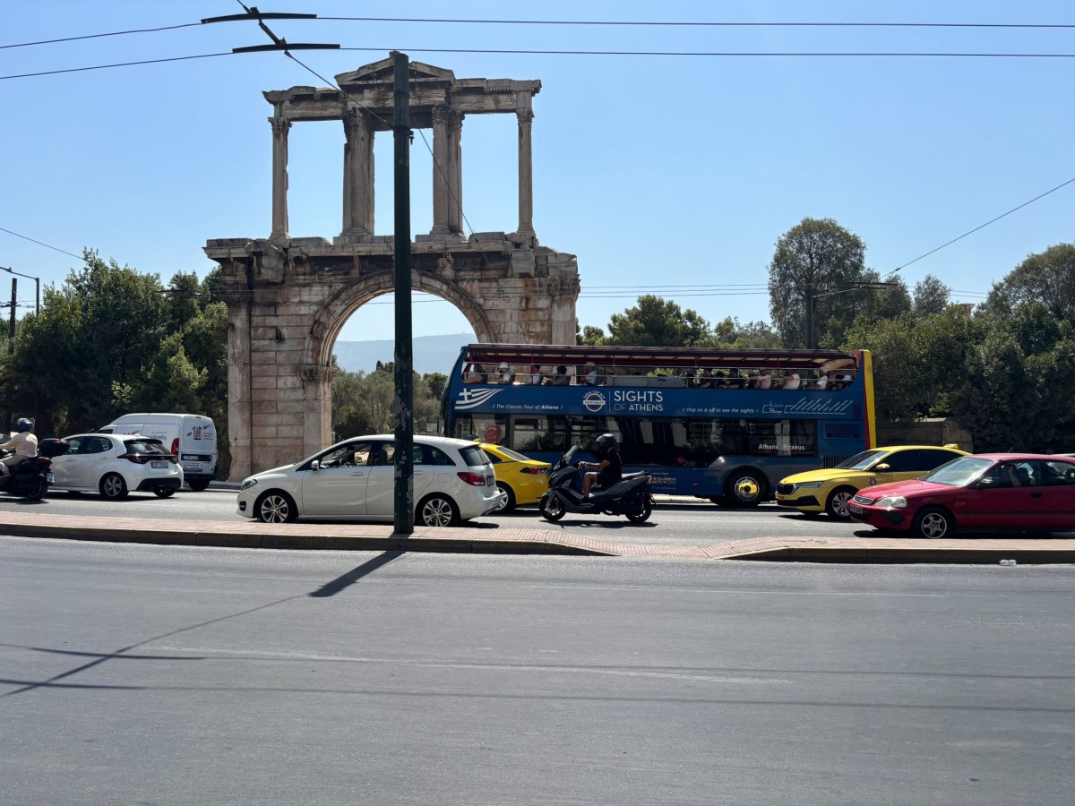 Γιατί η Αθήνα δεν «ξεκουράζεται» από την κίνηση τα καλοκαίρια;