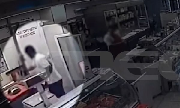 Κυψέλη: 34χρονος άρπαξε το μαχαίρι του κρεοπώλη και άρχισε να μαχαιρώνεται μέσα στο σούπερ μάρκετ