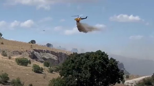 Φωτιά τώρα στα Κοίλα Κοζάνης – Επιχειρούν δύο ελικόπτερα [video]