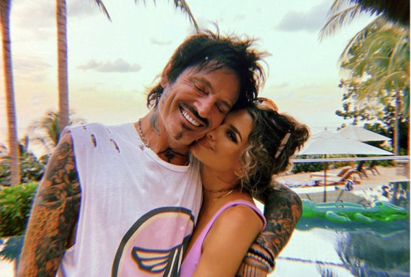 Ο Τόμι Λι και η Μπρίτανι Φουρλάν δεν πήραν διαζύγιο – «Ψευδείς ειδήσεις», λέει ο ρόκερ