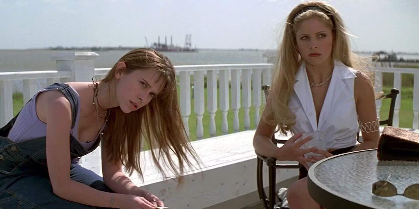 Η Τζένιφερ Λαβ Χιούιτ απαντά στη φημολογία περί κόντρας με την Σάρα Μισέλ Γκέλαρ