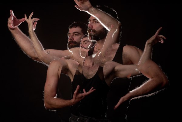 Ο Βασίλης Βηλαράς αναμετριέται με την Pop Μυθολογία μιας ολόκληρης γενιάς