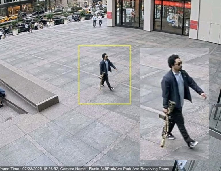 Μανχάταν: 5 νεκροί μαζί με τον δράστη σε μπαράζ πυροβολισμών κατά αστυνομικού και πολιτών