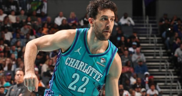 Στους Μπακς ο Βασίλιε Μίτσιτς!