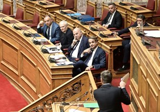 Σκάνδαλο ΟΠΕΚΕΠΕ: Σκληρό ροκ στη Βουλή με πρωταγωνιστές… τον «βασιλιά του σκότους» και το «κακέκτυπο Παπανδρέου»
