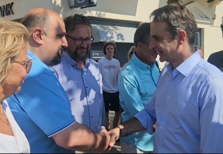 «Πυρά» Πλακιά για τη εμφάνιση Τριαντόπουλου στο πλευρό του Μητσοτάκη: «Υπόδικοι παρέα με τον πρωθυπουργό»