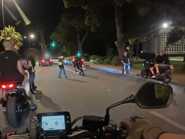 Βουλιαγμένη: «Καμπάνα» για οδηγό που πήγε να ξεφύγει από μπλόκο – Πρόστιμο 2.900 ευρώ