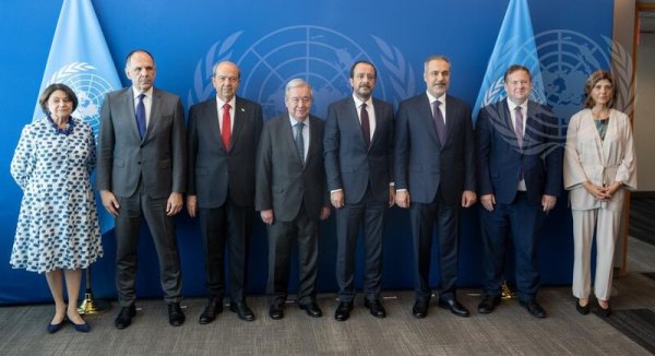 Χωρίς εκπλήξεις η άτυπη συνάντηση για το Κυπριακό – Πού επιτεύχθηκε πρόοδος