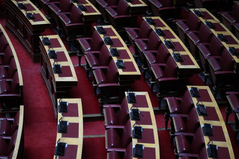 «Όχι» της επιτροπής Δεοντολογίας της Βουλής στην άρση ασυλίας των 14 γαλάζιων βουλευτών της «προανακριτικής Τριαντόπουλου»