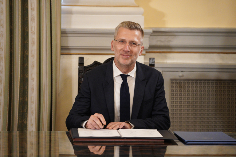 Στη γραμμή «βάστα Σόιμπλε» και «ζήτω τα μνημόνια» ο Σκέρτσος