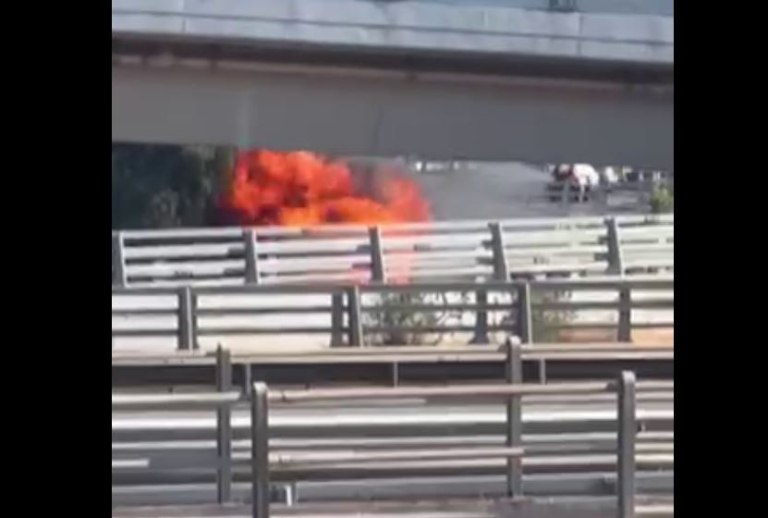 Φωτιά σε όχημα στην έξοδο του Κηφισού για ΣΕΦ