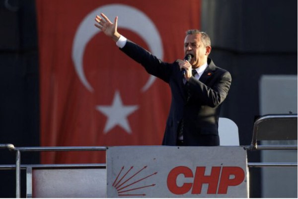 Τουρκία: Νέα έρευνα σε βάρος του επικεφαλής της αξιωματικής αντιπολίτευσης Οζγκιούρ Οζέλ