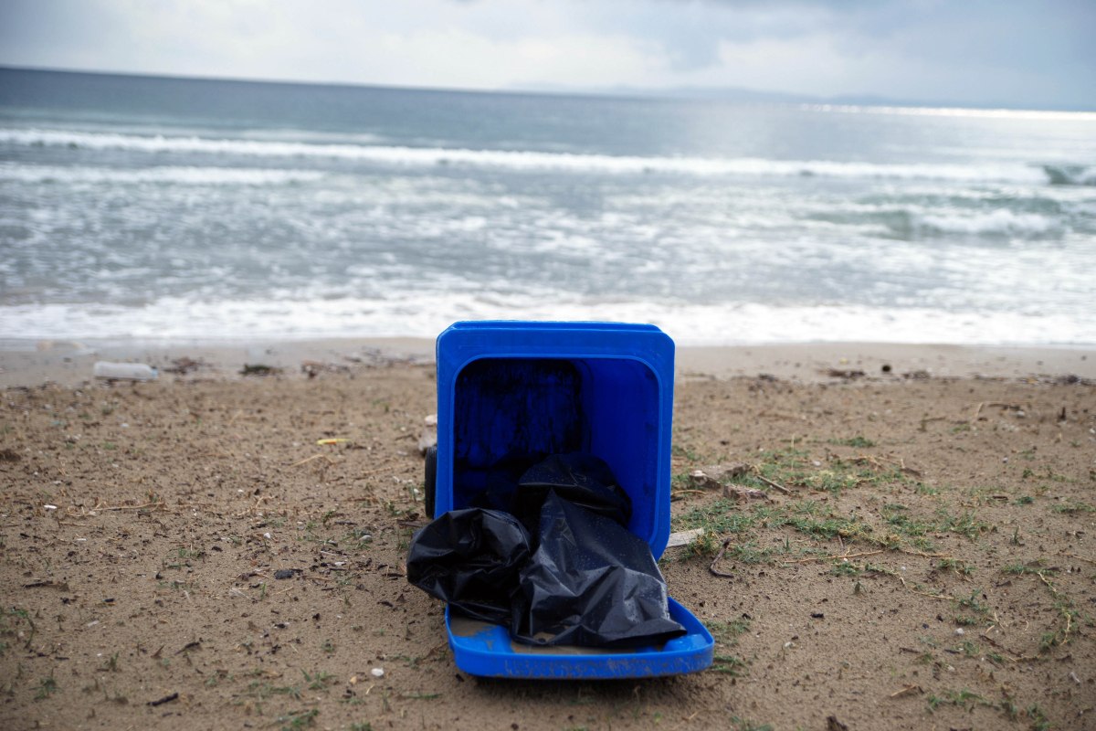 Παλαιό Φάληρο: Με κακώσεις στο κεφάλι και μώλωπες στα χείλη βρέθηκε το νεκρό κορίτσι – Ήταν στη θάλασσα για ώρες