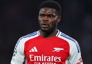 Σοκ στην Premier League: Εκδόθηκε ένταλμα σύλληψης σε βάρος του Τόμας Πάρτεϊ