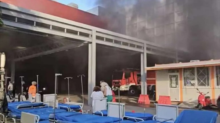 Γεωργιάδης για τη φωτιά στο νοσοκομείο «Άγιος Ανδρέας»:  Δεν κινδυνεύει κανένας ασθενής – Τα αίτια ερευνώνται