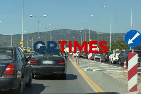 Θεσσαλονίκη: Κυκλοφοριακό κομφούζιο από καραμπόλα έξι αυτοκινήτων στον περιφερειακό