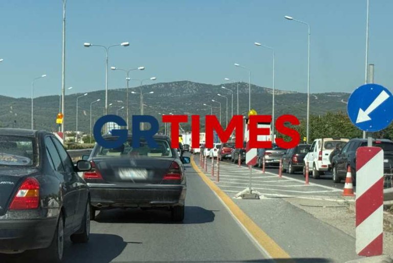 Θεσσαλονίκη: Κυκλοφοριακό κομφούζιο από καραμπόλα έξι αυτοκινήτων στον περιφερειακό