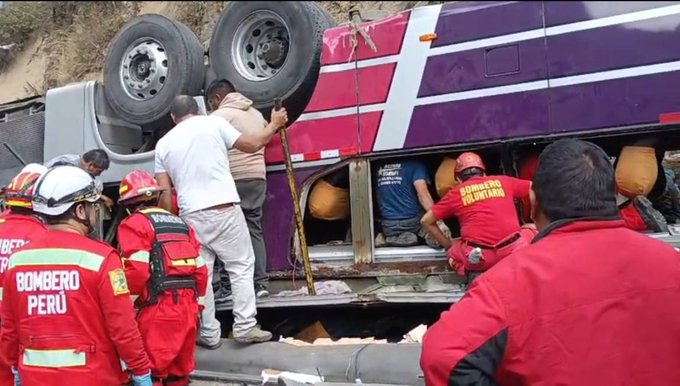 Περού: Τουλάχιστον 15 νεκροί από την πτώση λεωφορείου σε χαράδρα 50 μέτρων