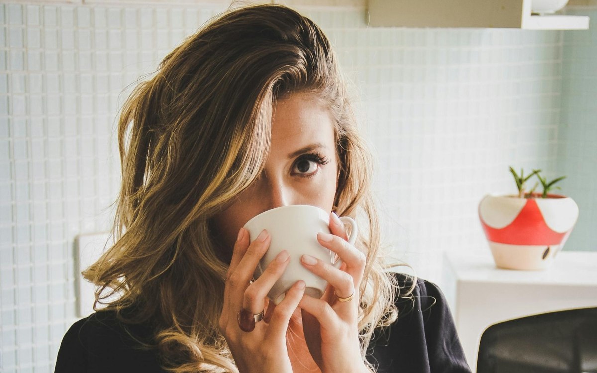 Το μεγάλο δίλημμα: Ωφελεί ή βλάπτει ο απογευματινός καφές;