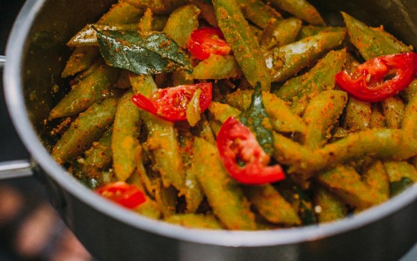 Συνταγή: Πικάντικα φασολάκια με γιαούρτι