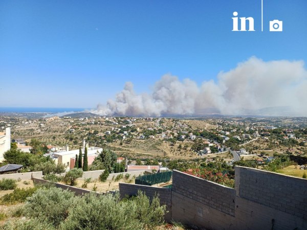 Φωτιά στη Ραφήνα – Μήνυμα εκκένωσης από το 112 και διακοπή κυκλοφορίας οχημάτων